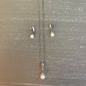 Pearl Earring and necklace Set